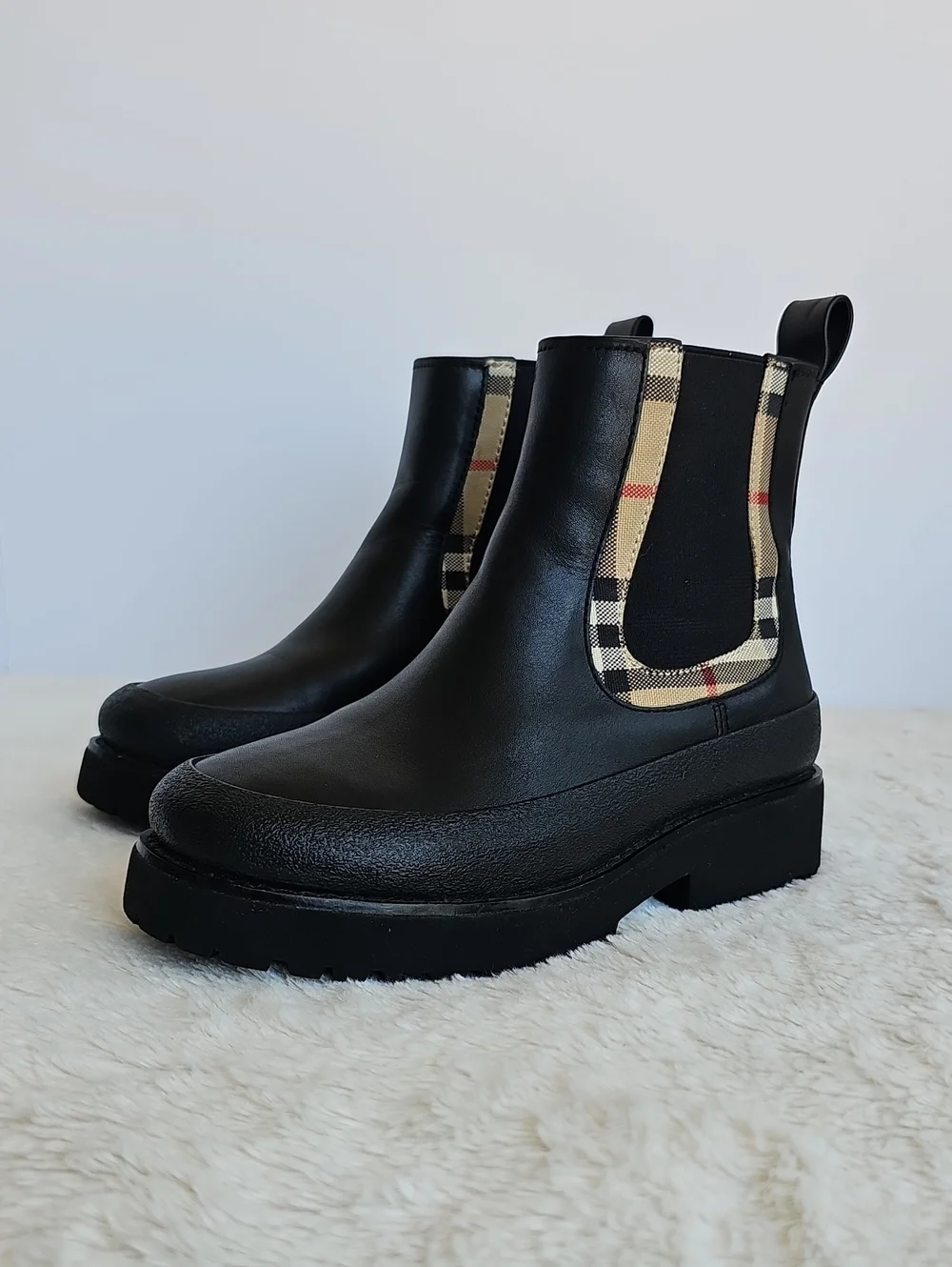 NWT Burberry Kids Vintage Check Detail Leather Chelsea Boots Black EU 32/ US 1 Y
